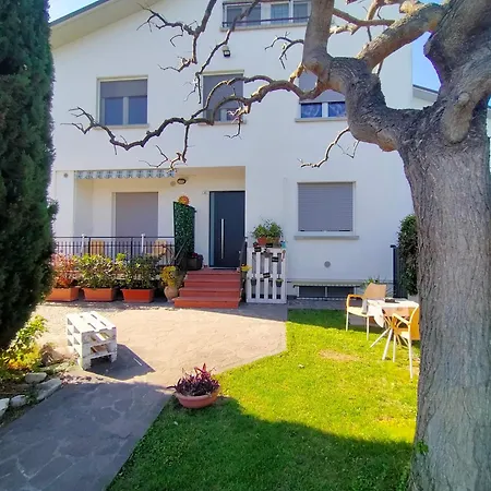 La Magnolia - *